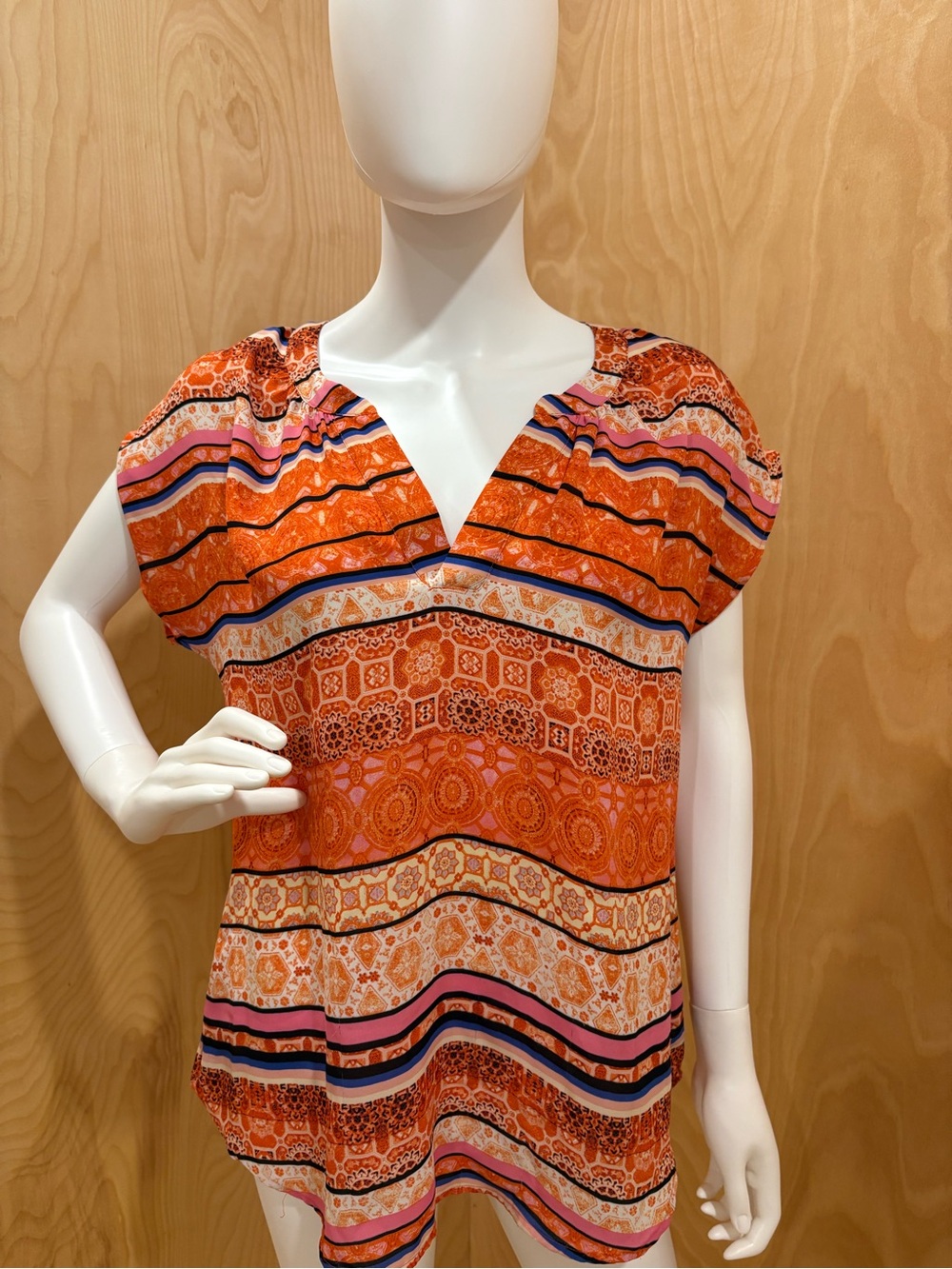 Roz & Ali / Dress Barn stunning Orange Patterned Short Sleeve Blouse
